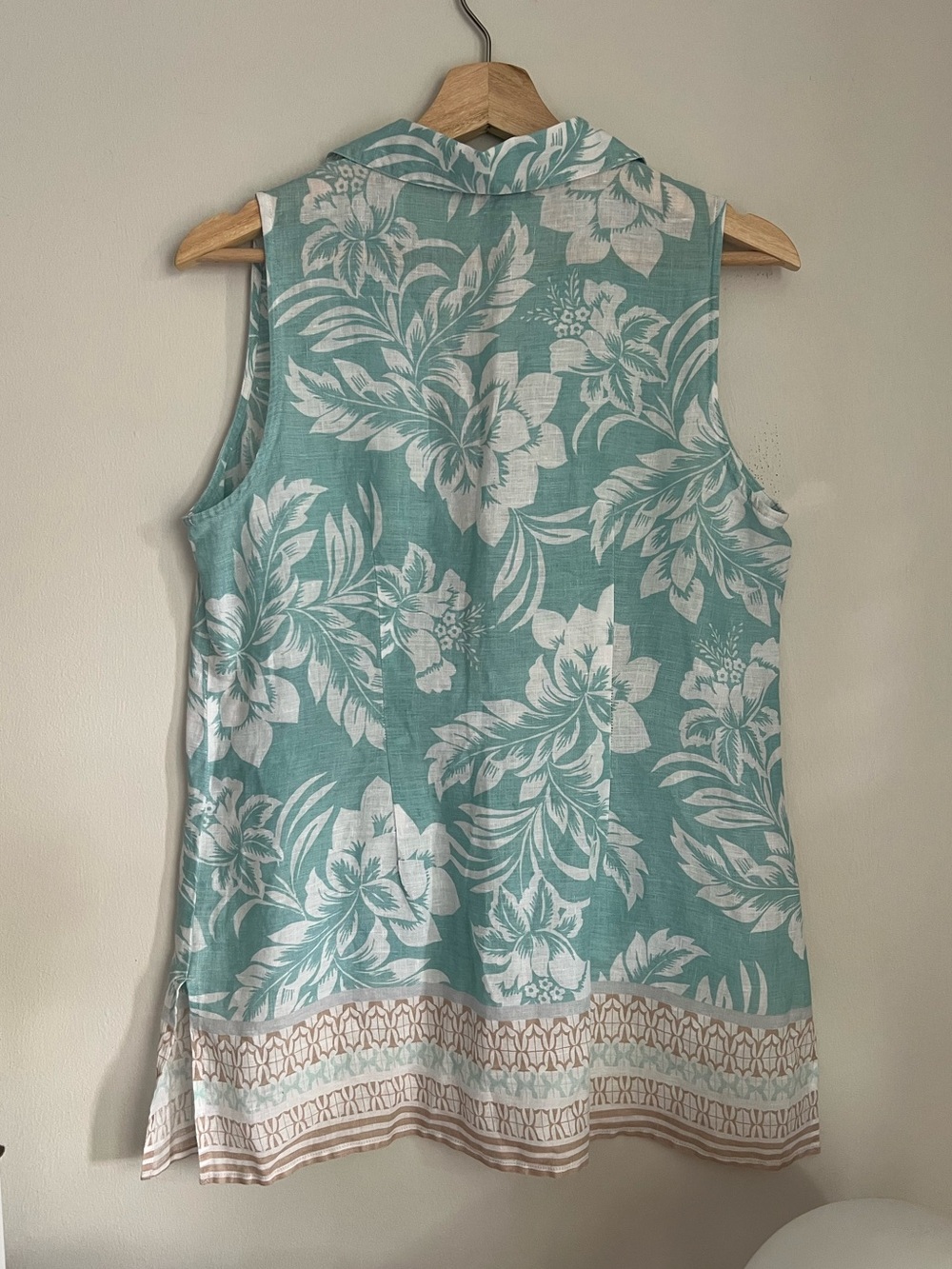 Tommy Bahama Sleeveless Floral Linen Collared Top - Picture 2 of 8